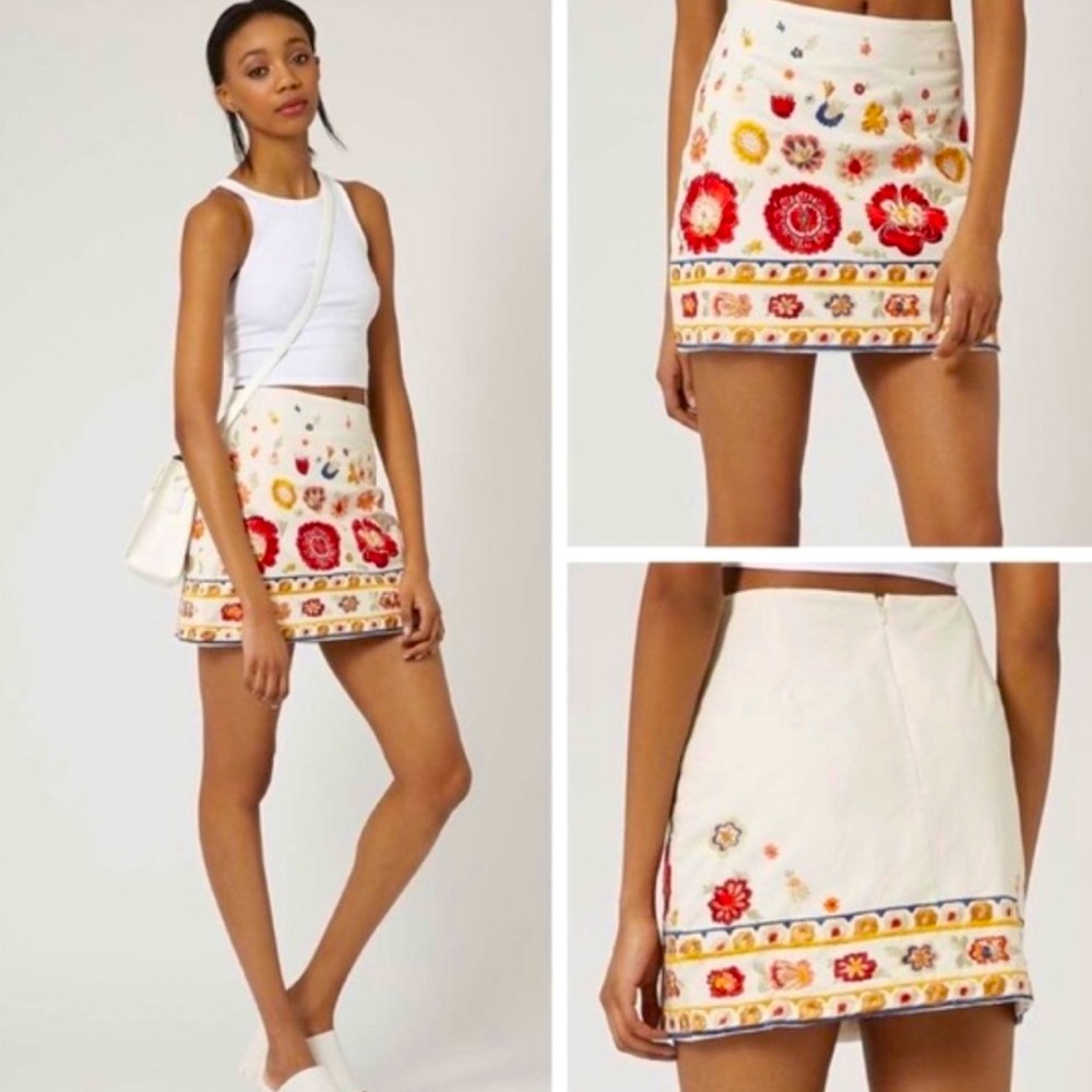 TOPSHOP embroidered flower miniskirt. Size 6.